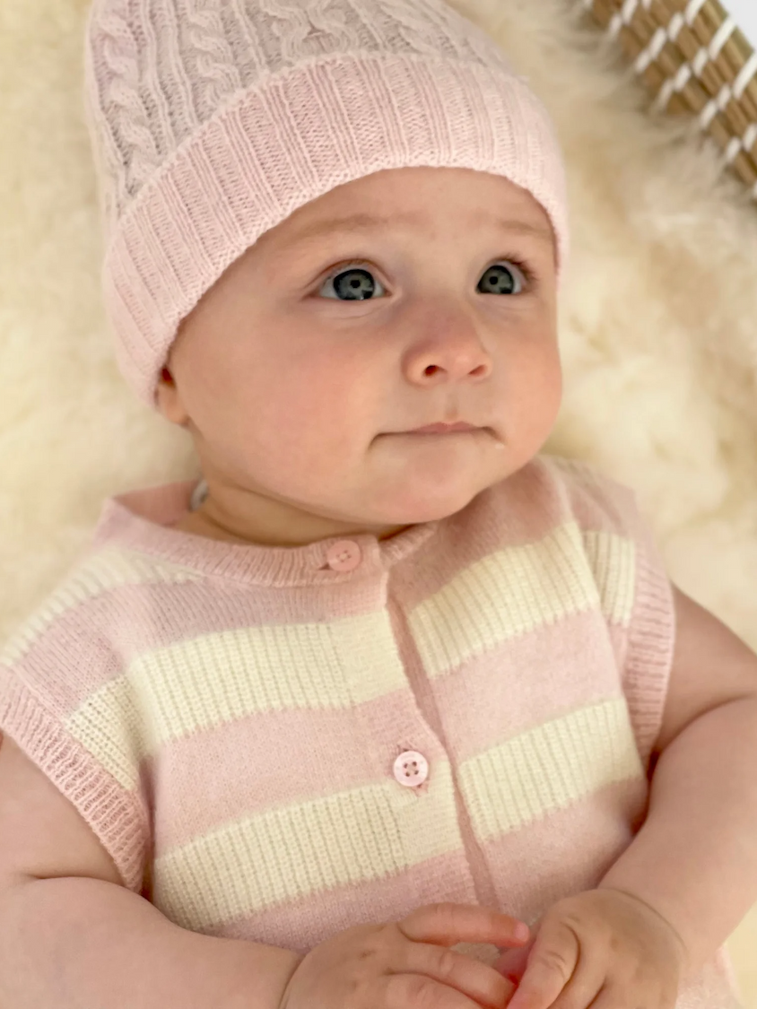 Baby in Baby Overall mit Neugeborenen-Mütze AMARI