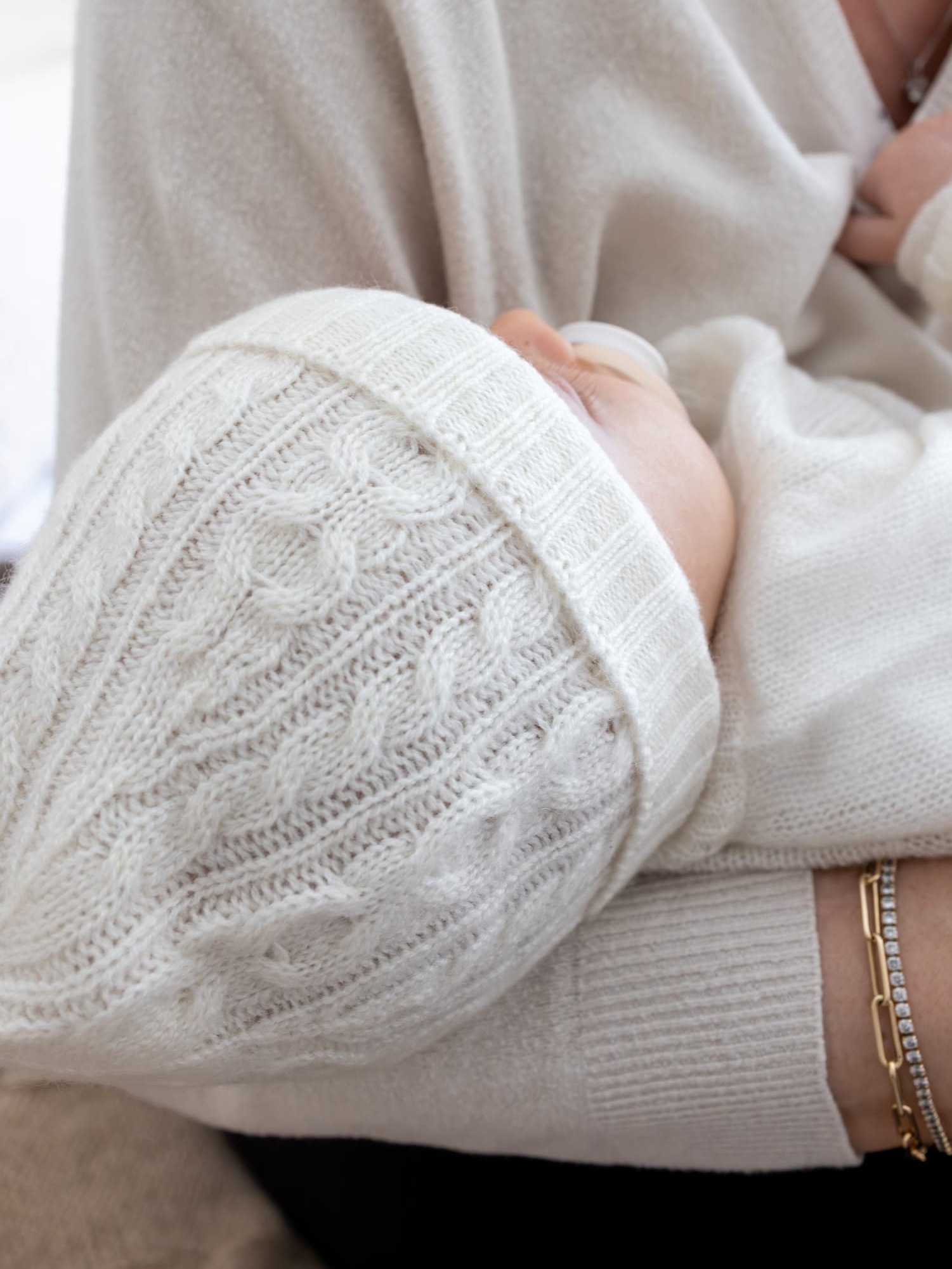 Babykopf mit Neugeborenen-Mütze AMARI