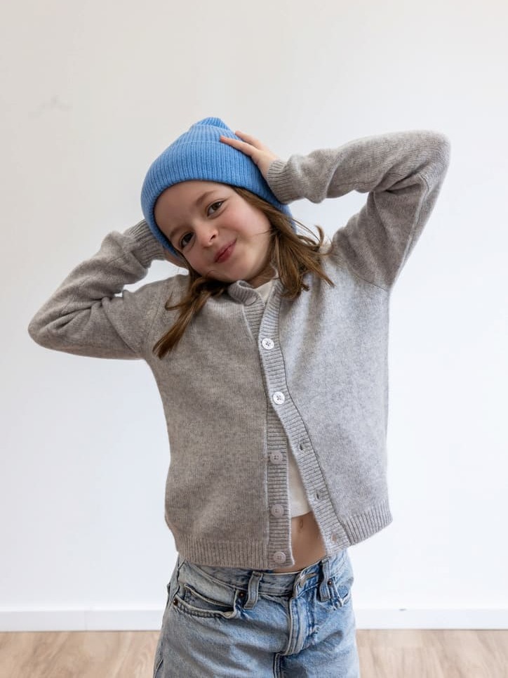 Mädchen mit Mütze MALU und Cardigan NICKI