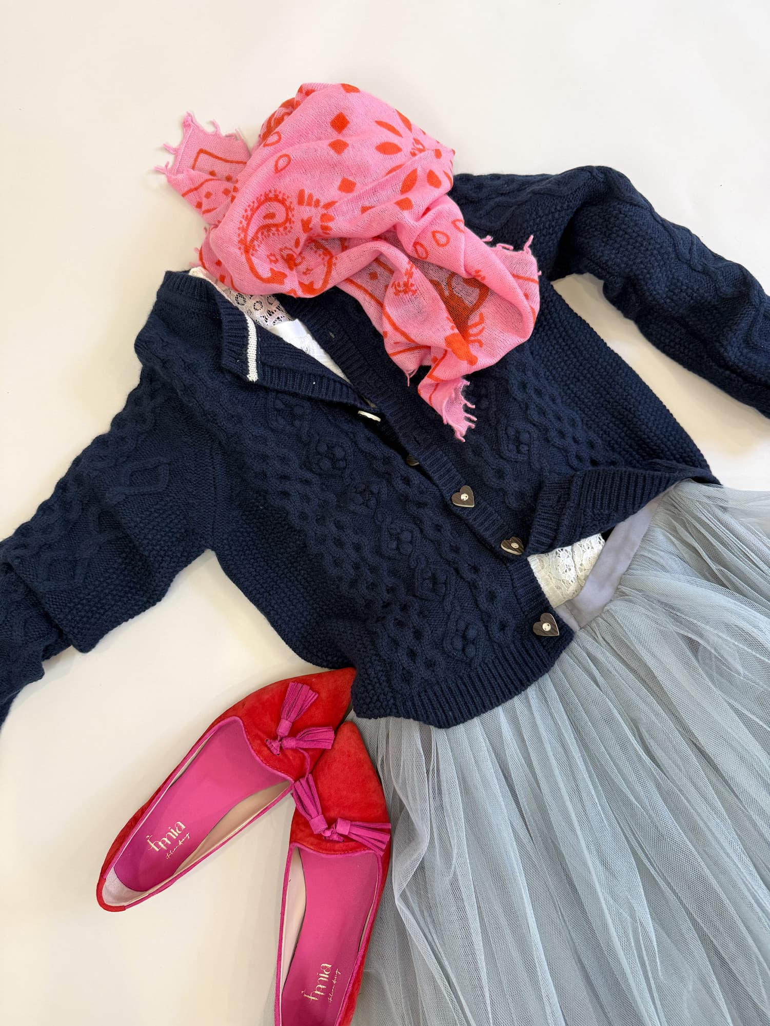 Detail, Flatlay Cardigan CHARLOTTE in Dunkelblau