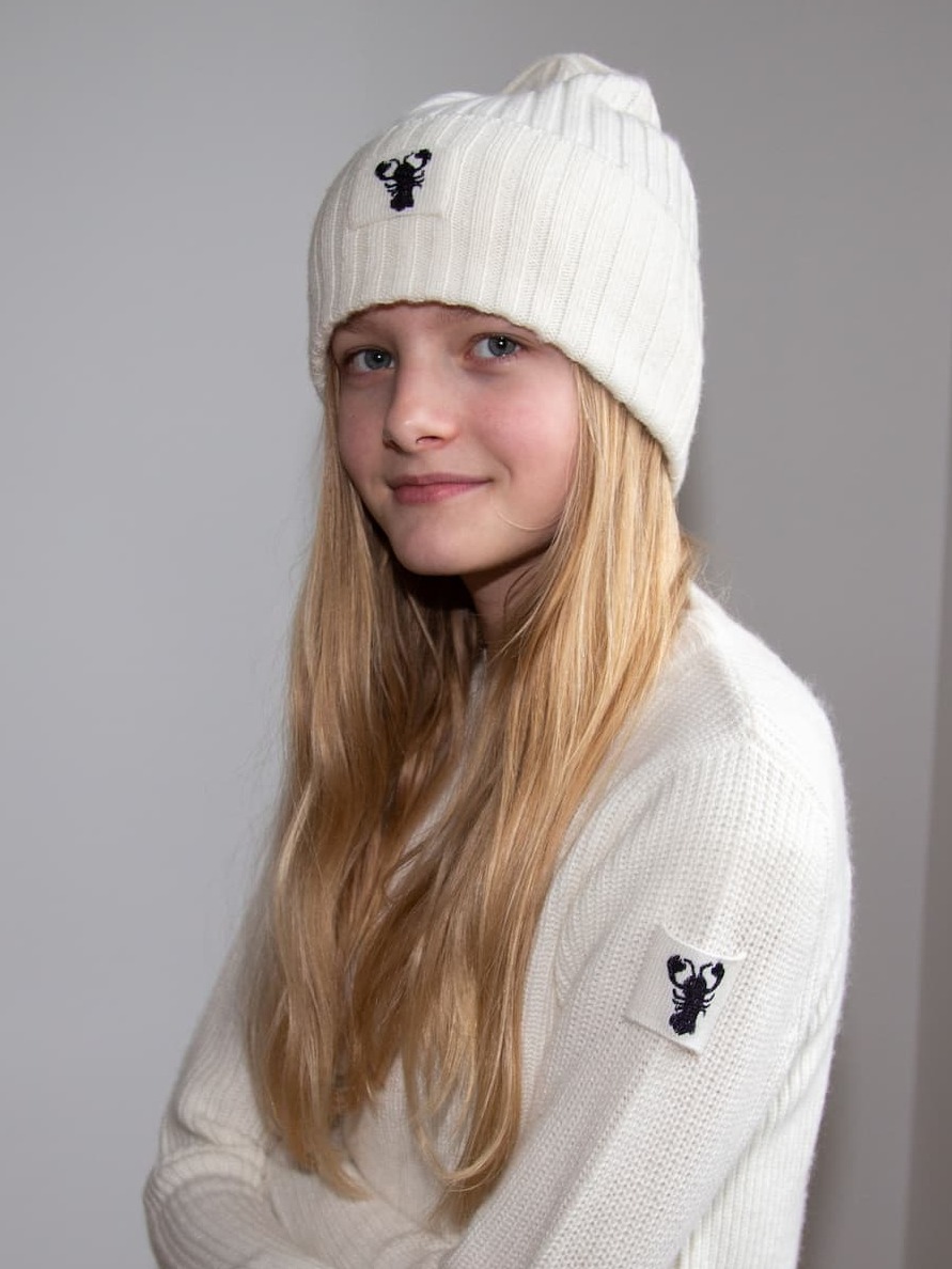 Teenie-Mädchen mit Mütze MATTI in Naturweiss