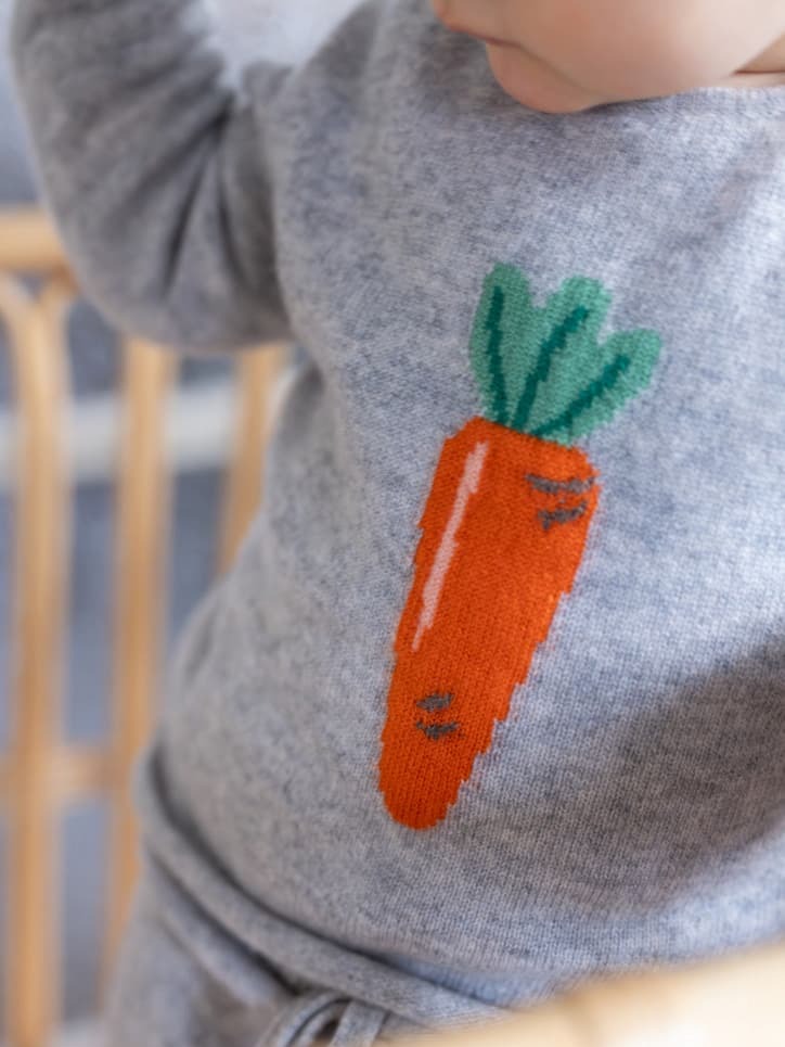 Ausschnitt Kaschmirpullover mit Karotten-Intarsie