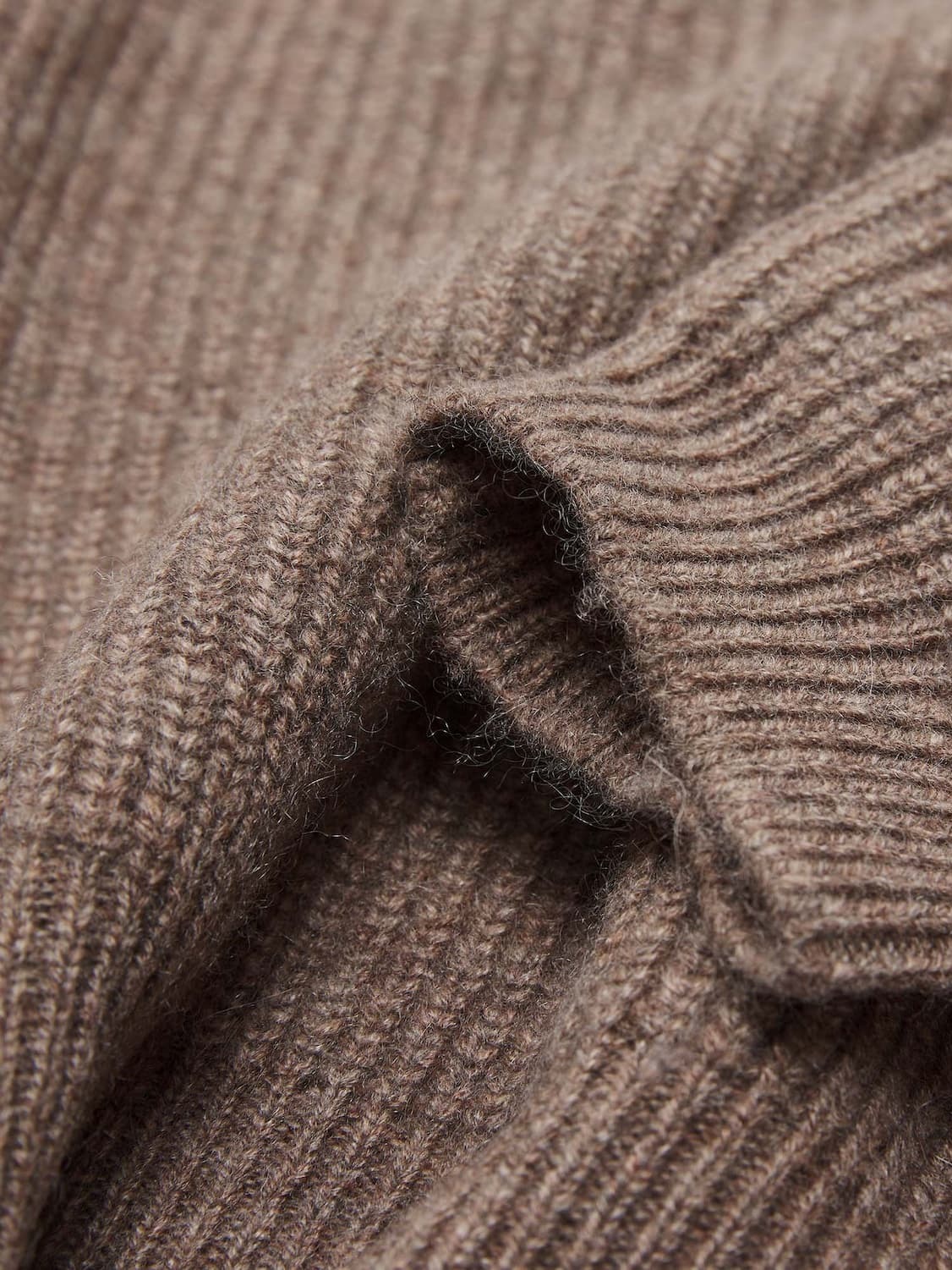 Ausschnitt Kaschmirpullover SHALO in Schoko