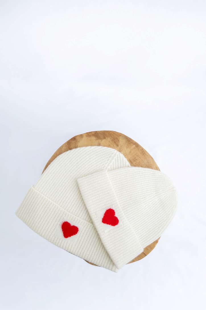 Detail Kaschmir-Mütze Little Heart für Damen und Kids von oben