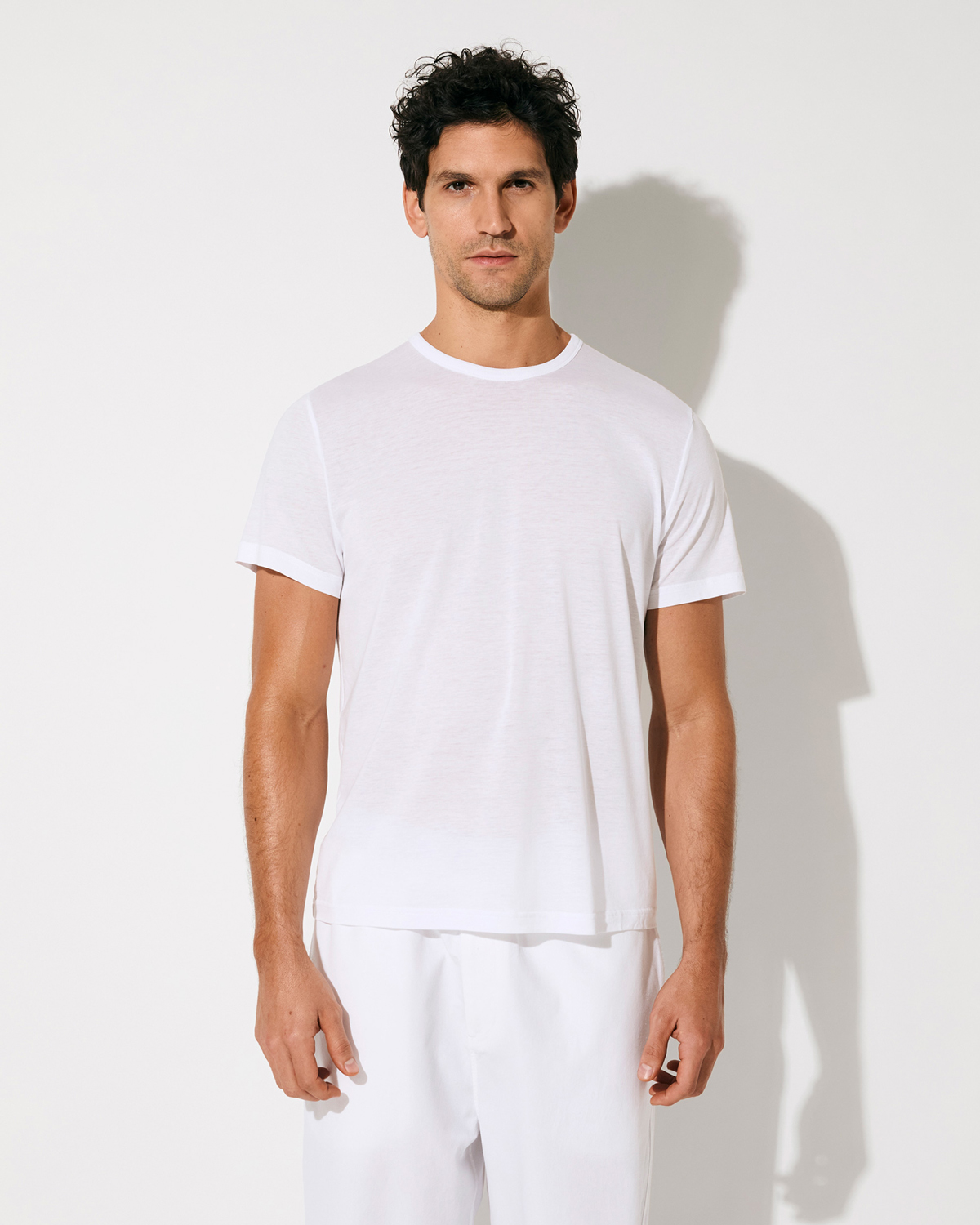 Elevated essentials-LIGHTWEIGHT T-SHIRT IN WHITE