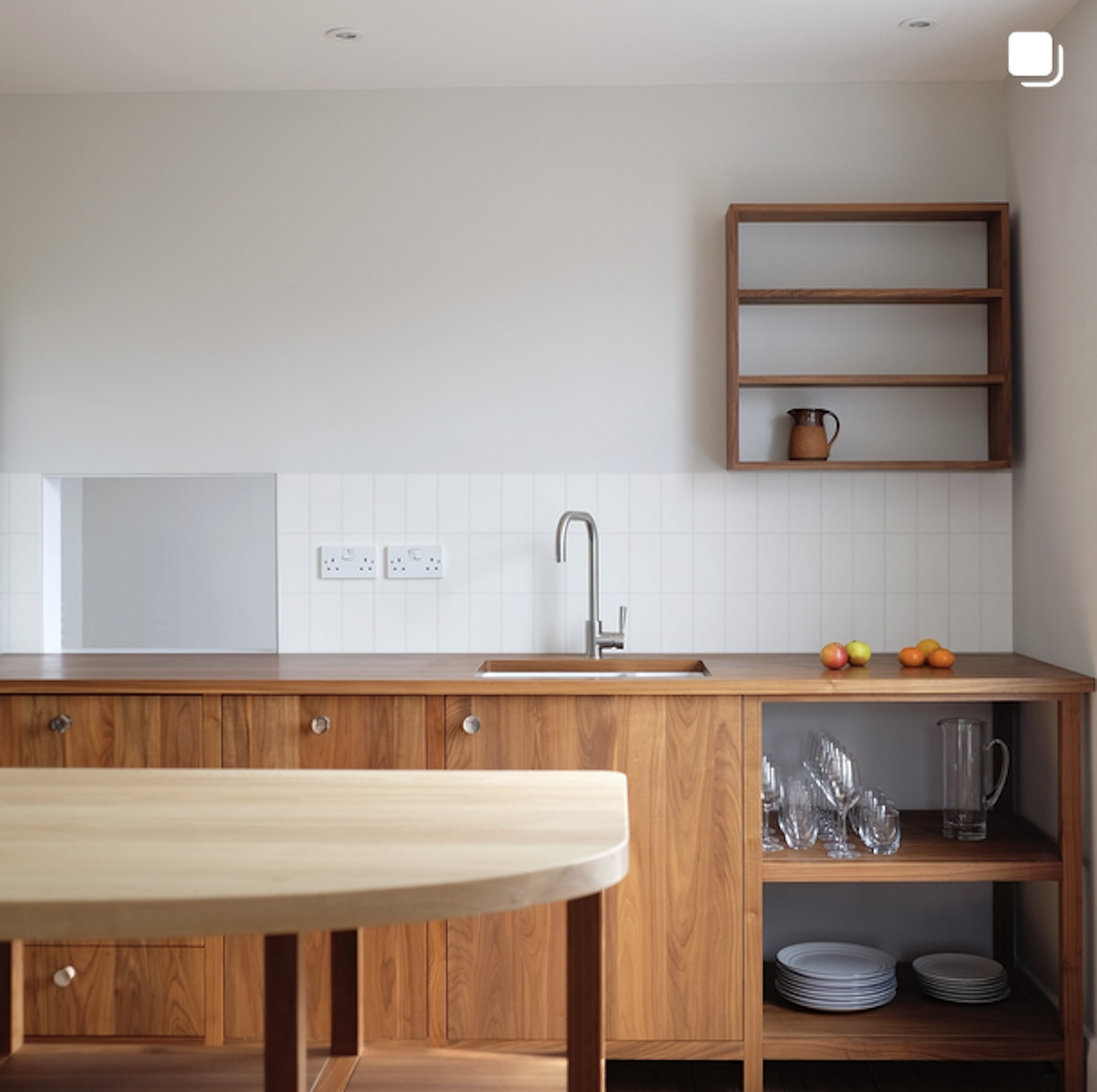 A stylish wooden Somer kitchen 