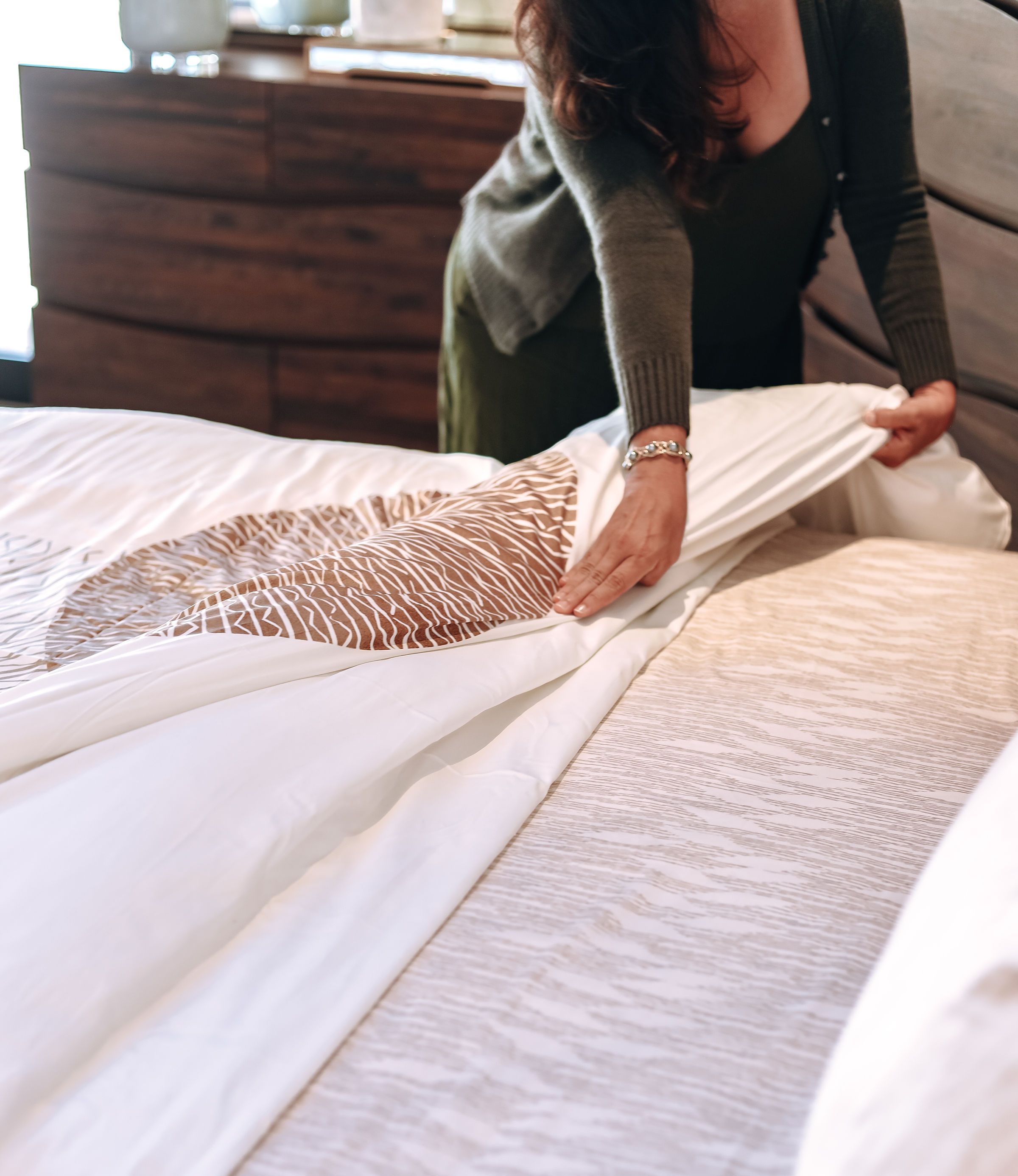 Comforters vs. Duvet Covers 3 Key Differences Noho Home
