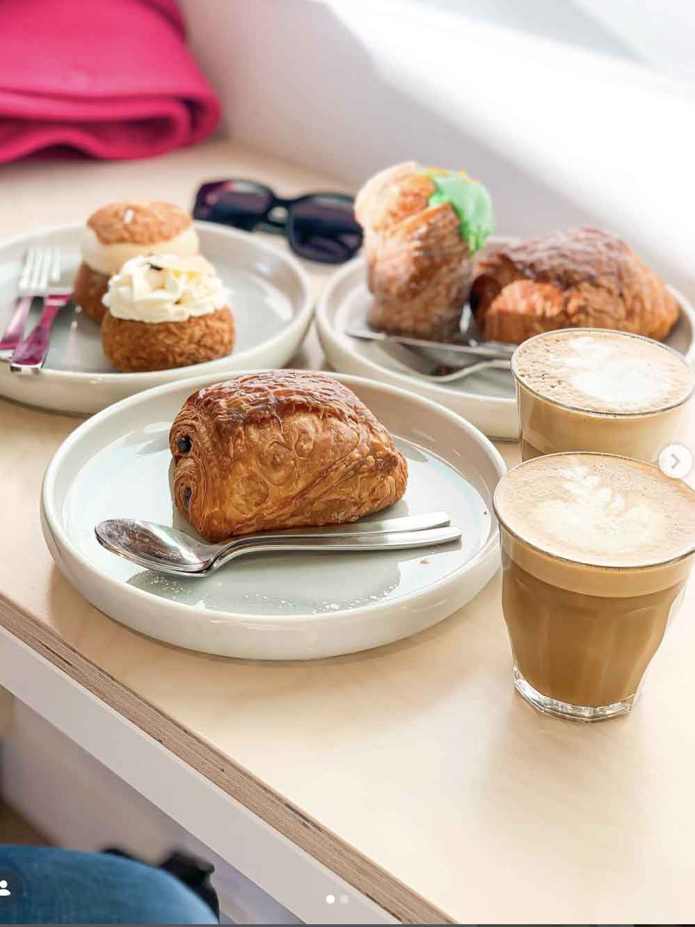 Cream puffs and coffee at the cafe