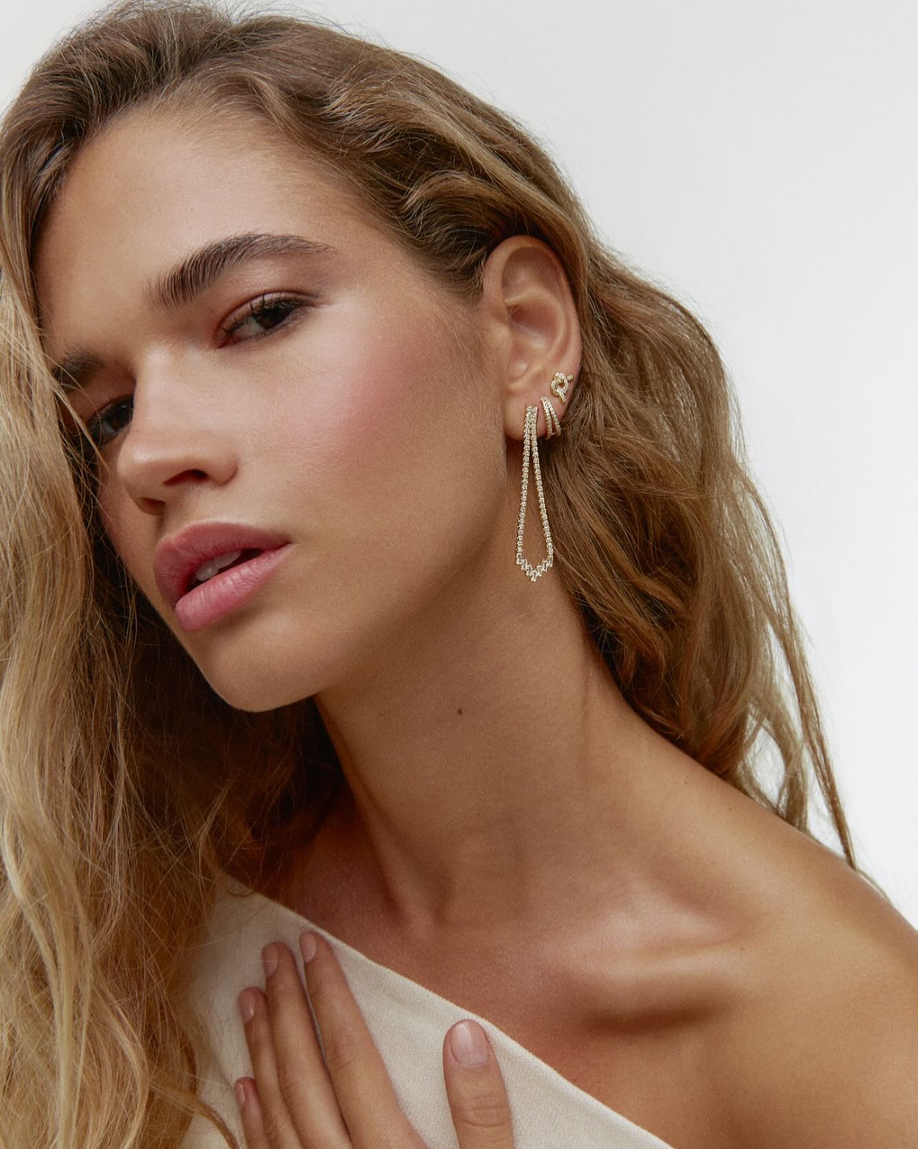 Create your own sunshine on cloudy days with our radiant jewels. WINTER SALES 15% OFF