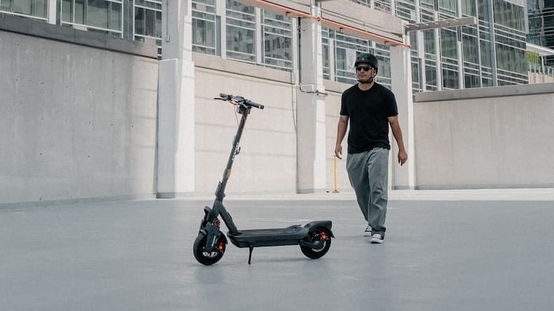Ninebot eKickScooter F40 | Electric Scooter | Segway Official Store
