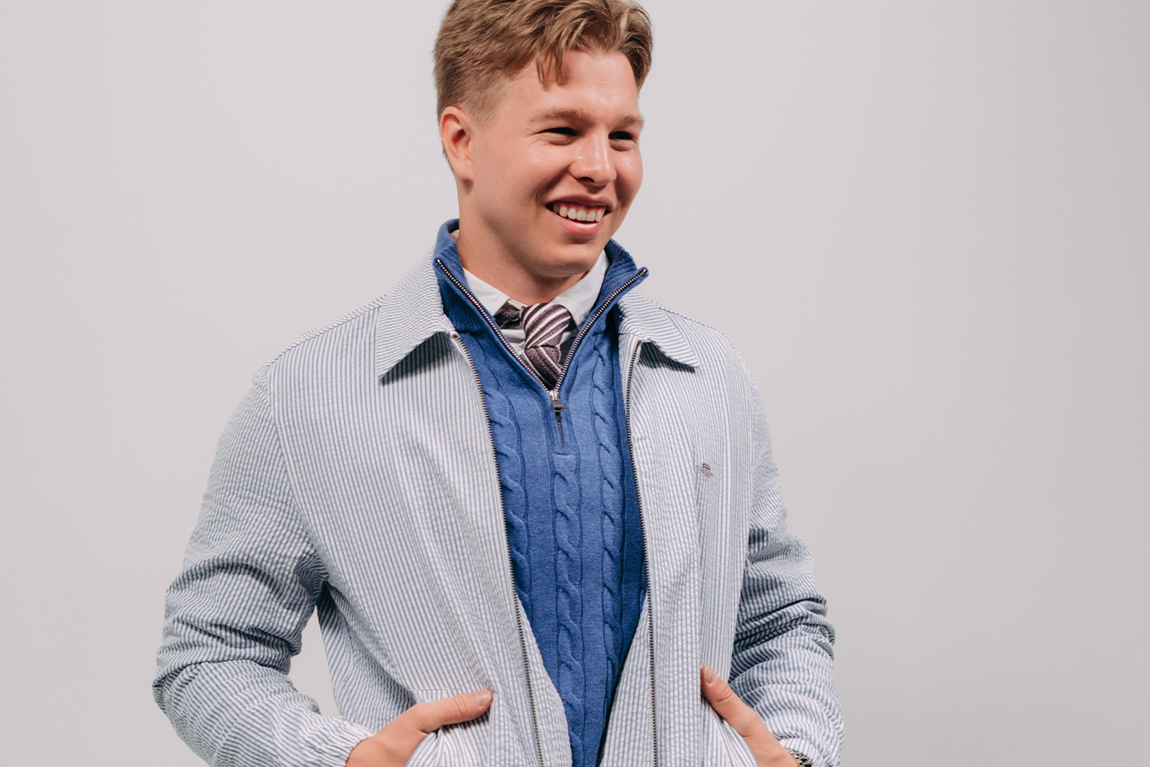 Markus rooth i preppy shirt with half zip and tie, and a seersucker jacket