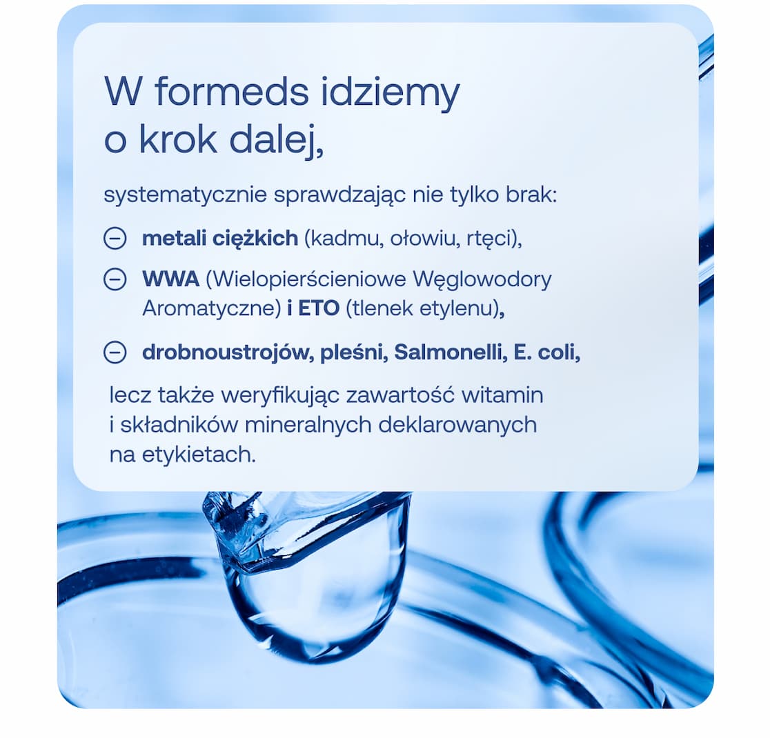 Grafika informująca o systematycznym badaniu braku metali ciężkich, WWA, ETO i drobnoustrojów oraz weryfikacji zawartości składników deklarowanych na etykietach. W tle zdjęcie laboratoryjne.