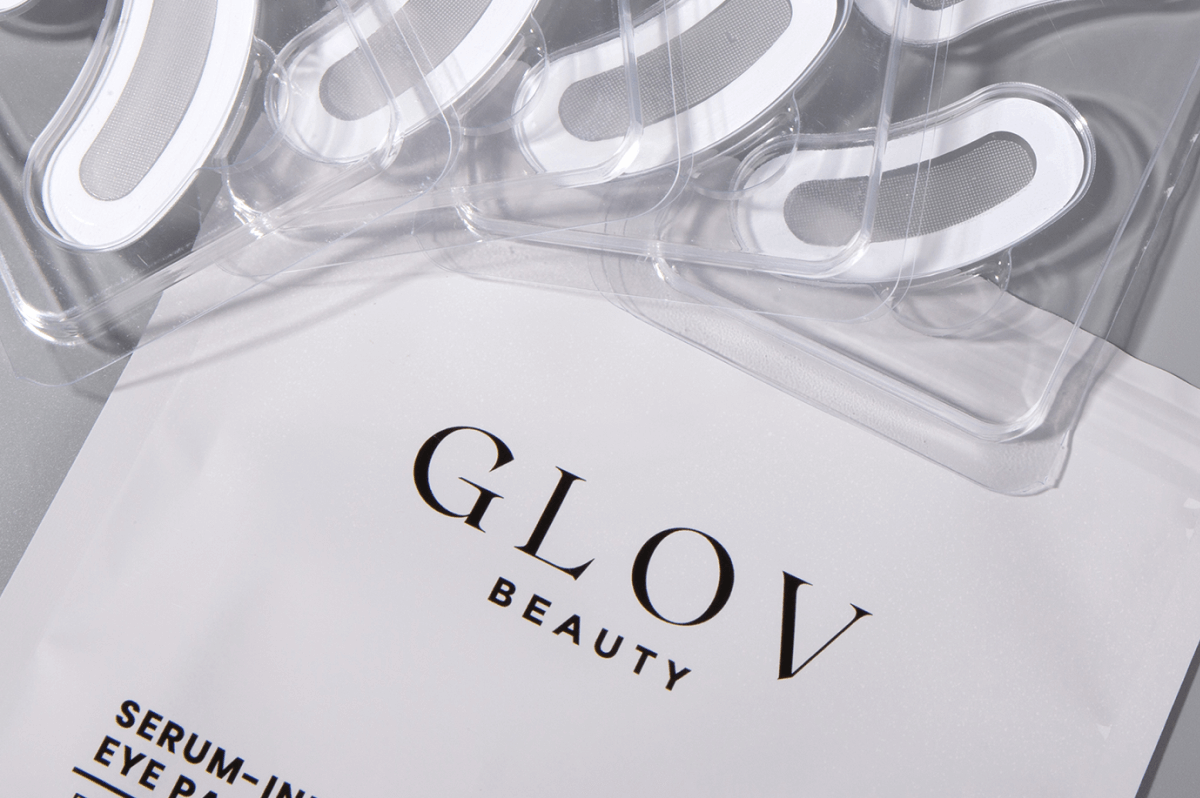 01 Apply to clean, dry skin before bed. 02  Press gently for 10 03 Sleep. Wake up smoother. The microneedles dissolve overnight - leaving no residue, just results. Wake up to smoother, lifted, more radiant eyes. Beauty sleep, scientifically upgraded.