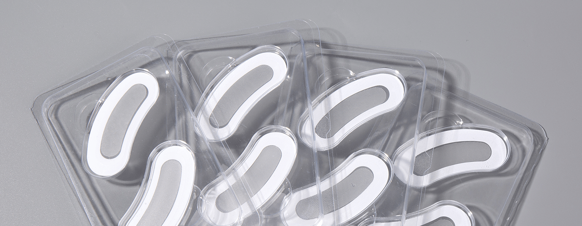 Each microneedle melts deep into your skin overnight, delivering: Snow Mushroom Extract - plumps and locks in moisture Vitamin C & Niacinamide - brighten and even tone Peptides & Hyaluronic Acid - smooth fine lines from within