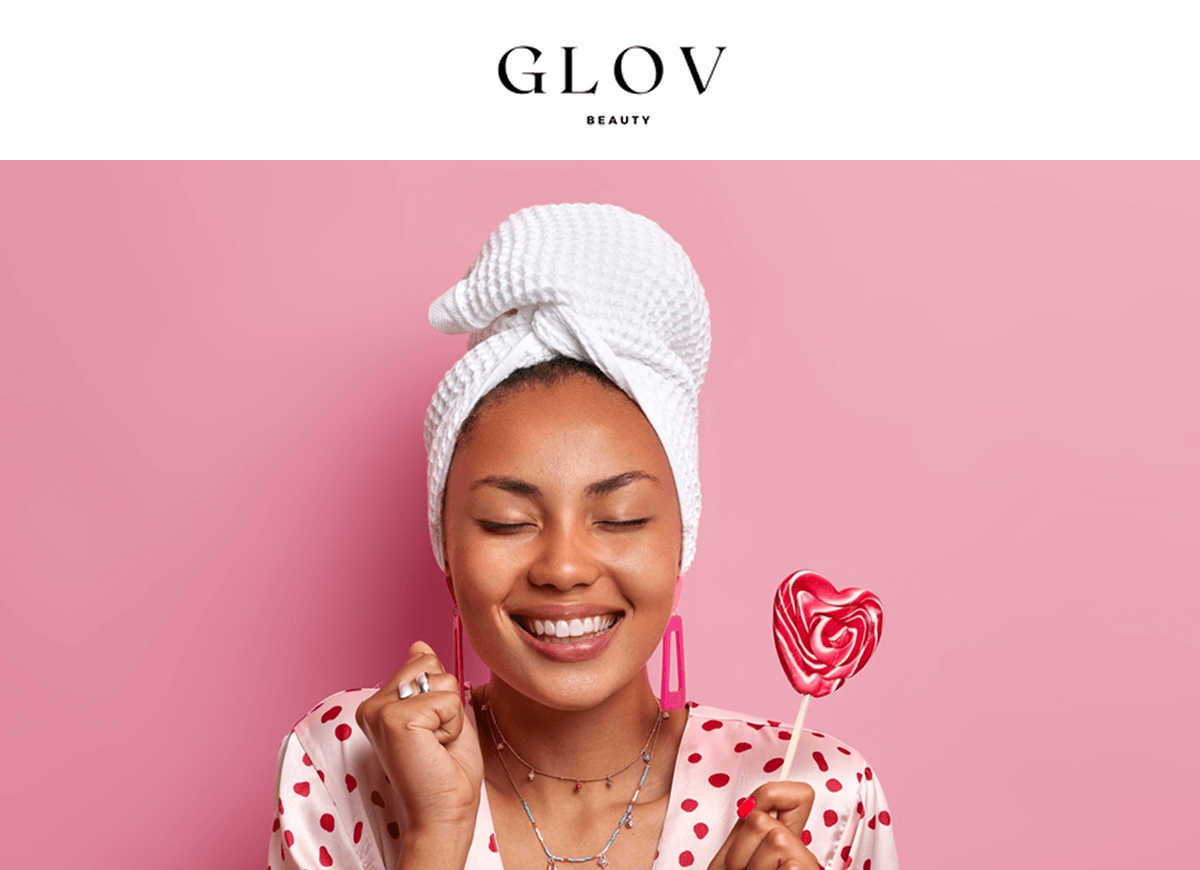 MICRO-INFUSION SYSTEM  Gentle 24K gold tips deliver nutrients deep into your skin for firmer, smoother, bouncier glow.