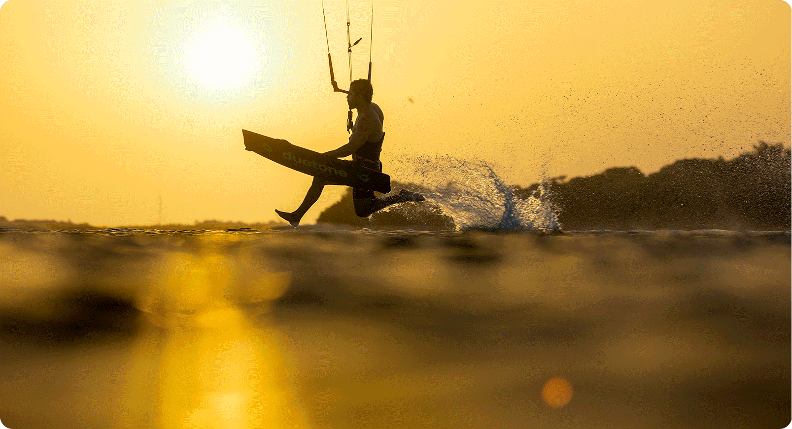 Duotone Select kitesurfing action sequence on the water