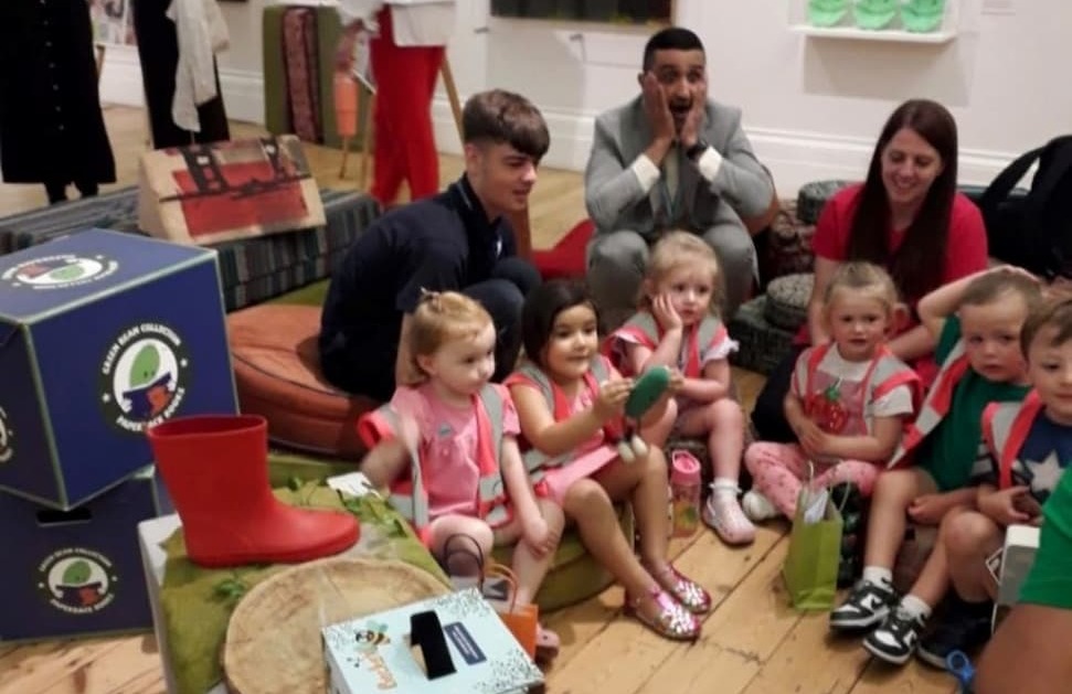 Cllr Shaid Mushtaq with children from Buttercup Corner and apprentice Harley Keenan