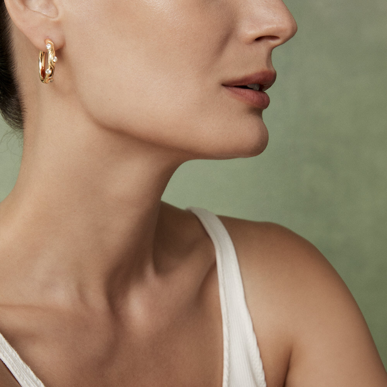 Riva Crest Diamond Hoop Earrings