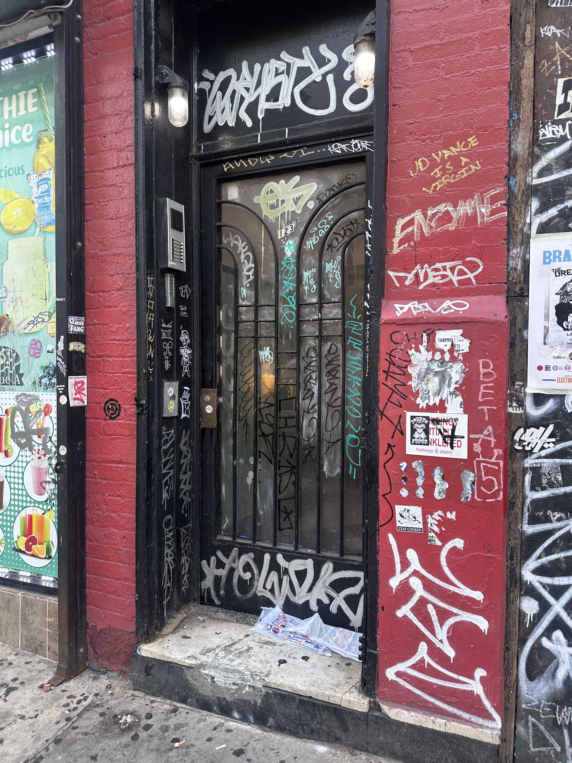 123 Avenue A, East Village, the last apartment before leaving New York in 2016.