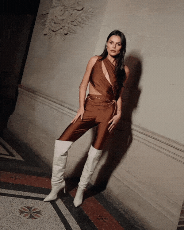 Discover the world of DUNDAS DUNDAS