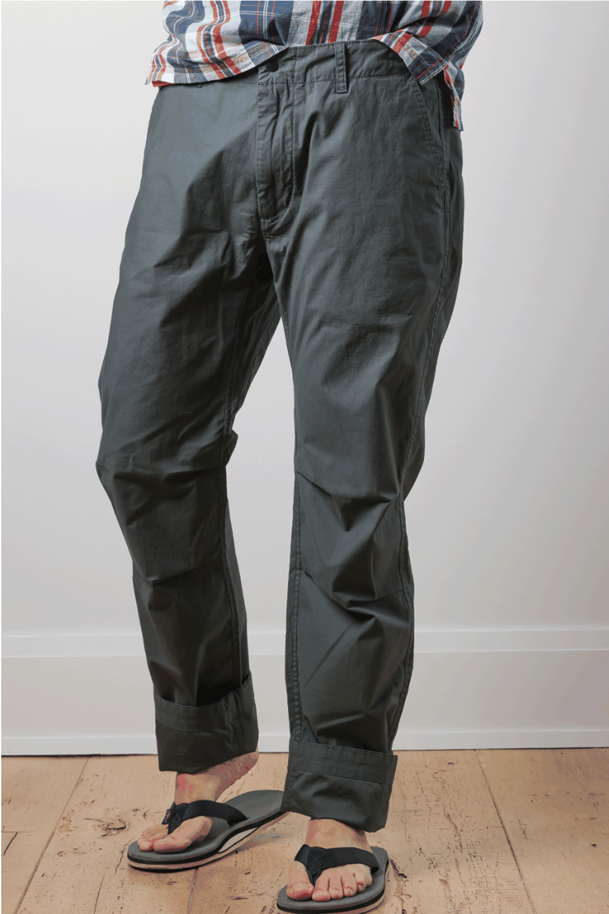 rotating gif of grey relwen flyweight chinos