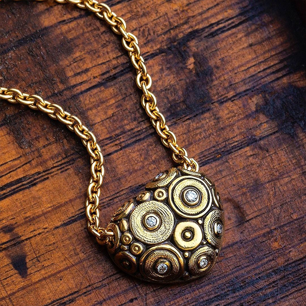 15% off Diamond Necklaces & Pendants