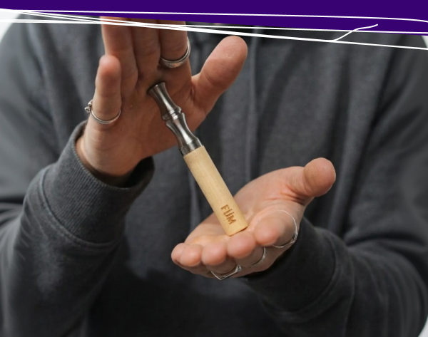 Alt"Man holding FUM"