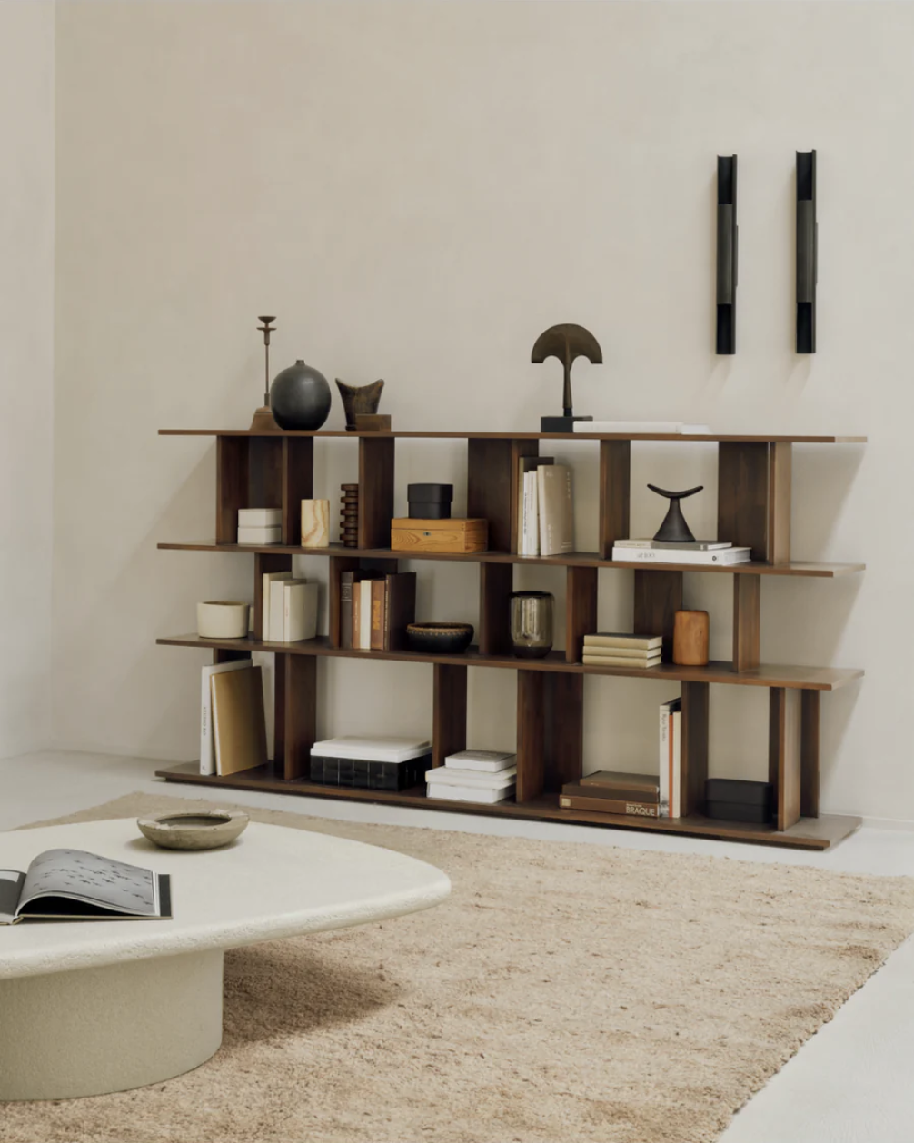 White Pebble-Shaped Coffee Table | Ethnicraft Element