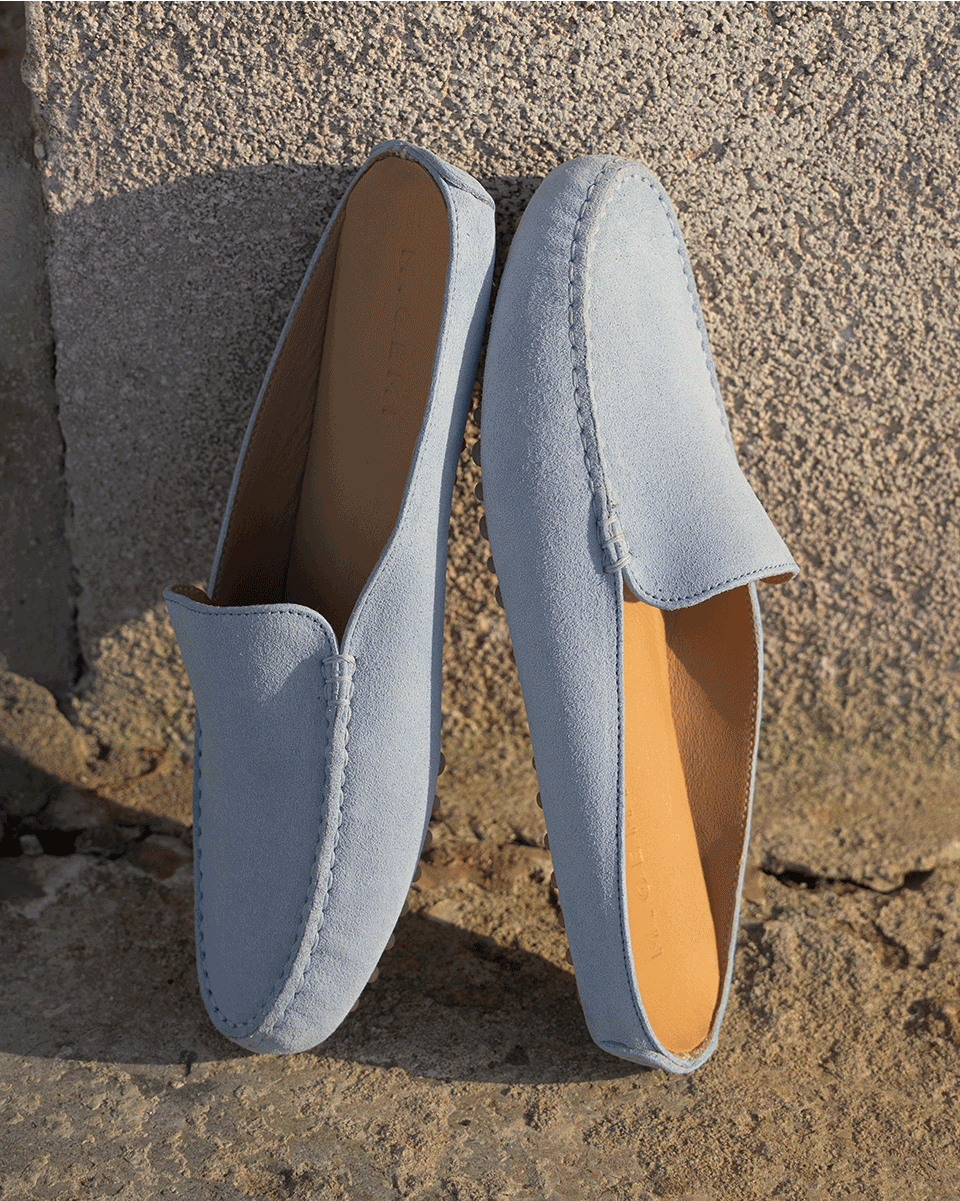Easy Does It | Mules are our slip-on-and-go essential on days when we still want to look polished.  < Shop Mules >