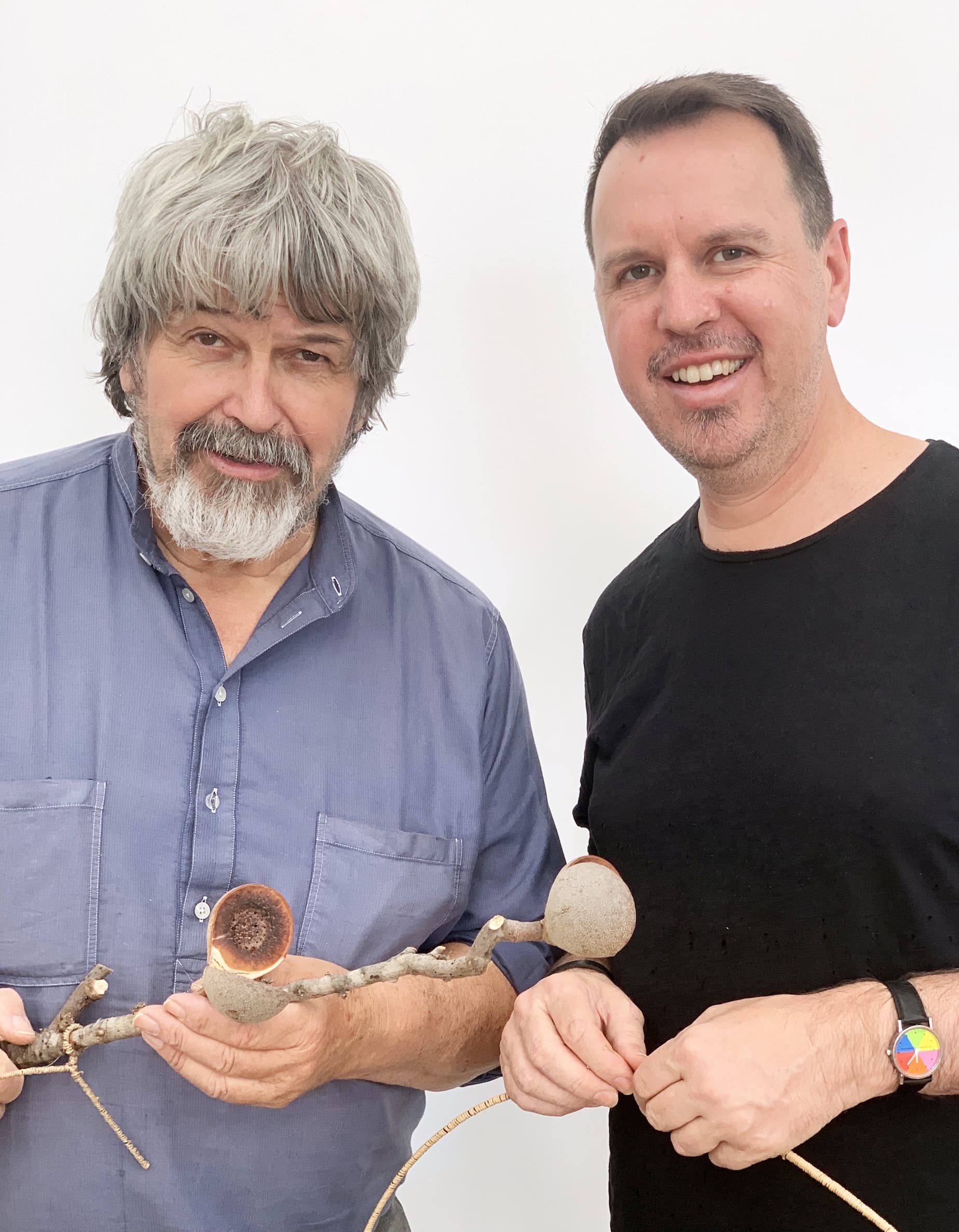 A floral design by Gregor Lersch blending the concept of an arrangement with a handtied design.