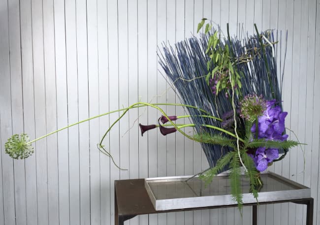 Floral design with dynamic balance by Gregor Lersch.