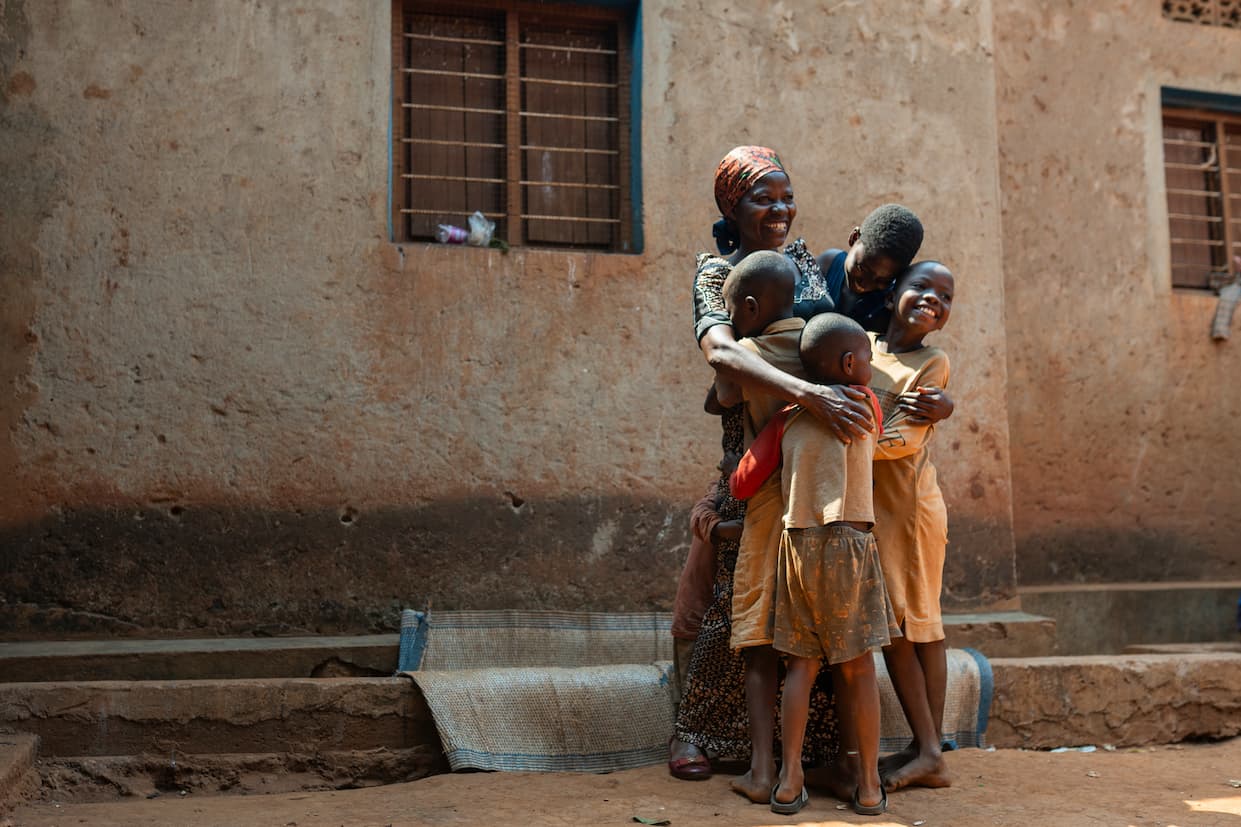 Ex refugiada de Burundi junto a su familia.
