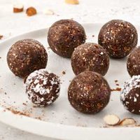 These Sugar-Free Protein Bites Keep Me Full (& Are Good For My Skin)