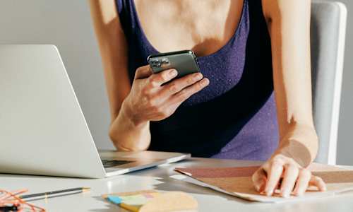 This Many Hours Of Screen Time Daily May Accelerate Aging, Study Finds