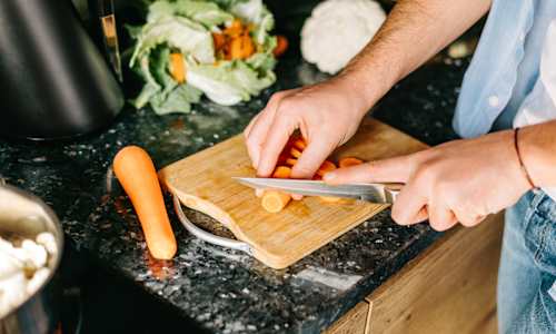 This Is How Time-Restricted Eating Impacts Body Composition & Performance