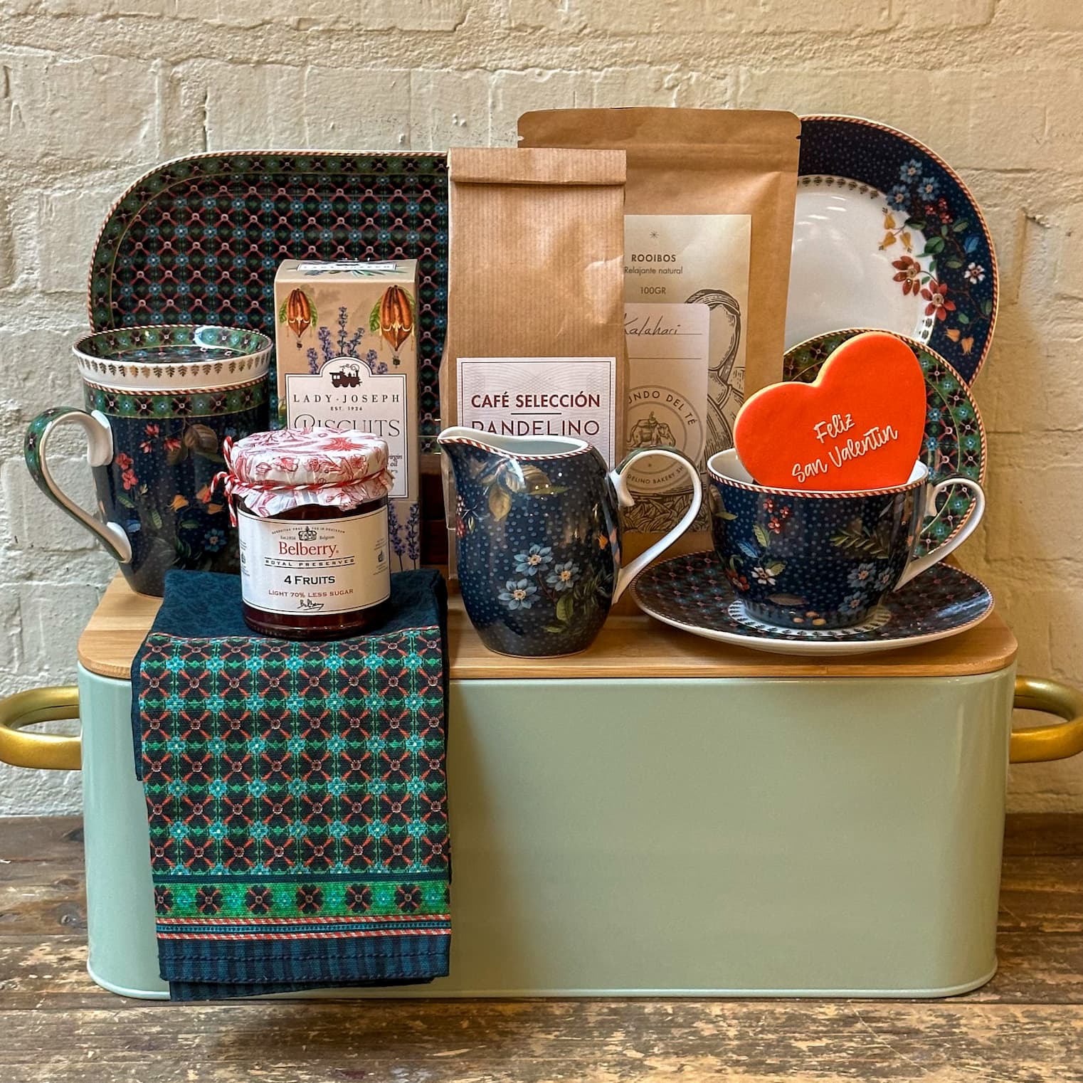 Cesta a tu lado Café o té San Valentín