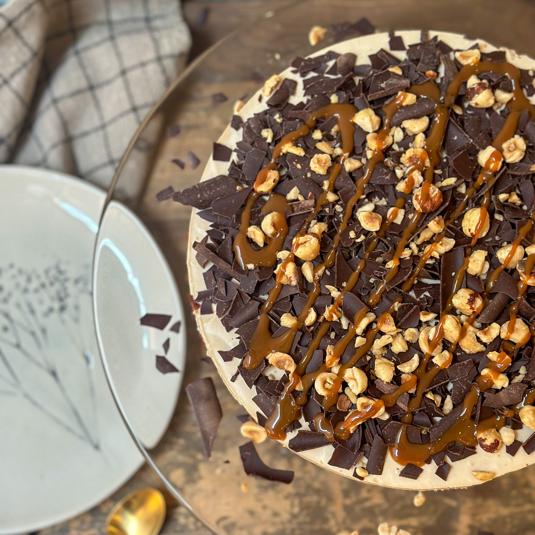 Tarta de mousse de café, chocolate, avellanas y dulce de leche