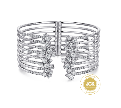 18K White Gold Diamond Fishbone Linear Huggies