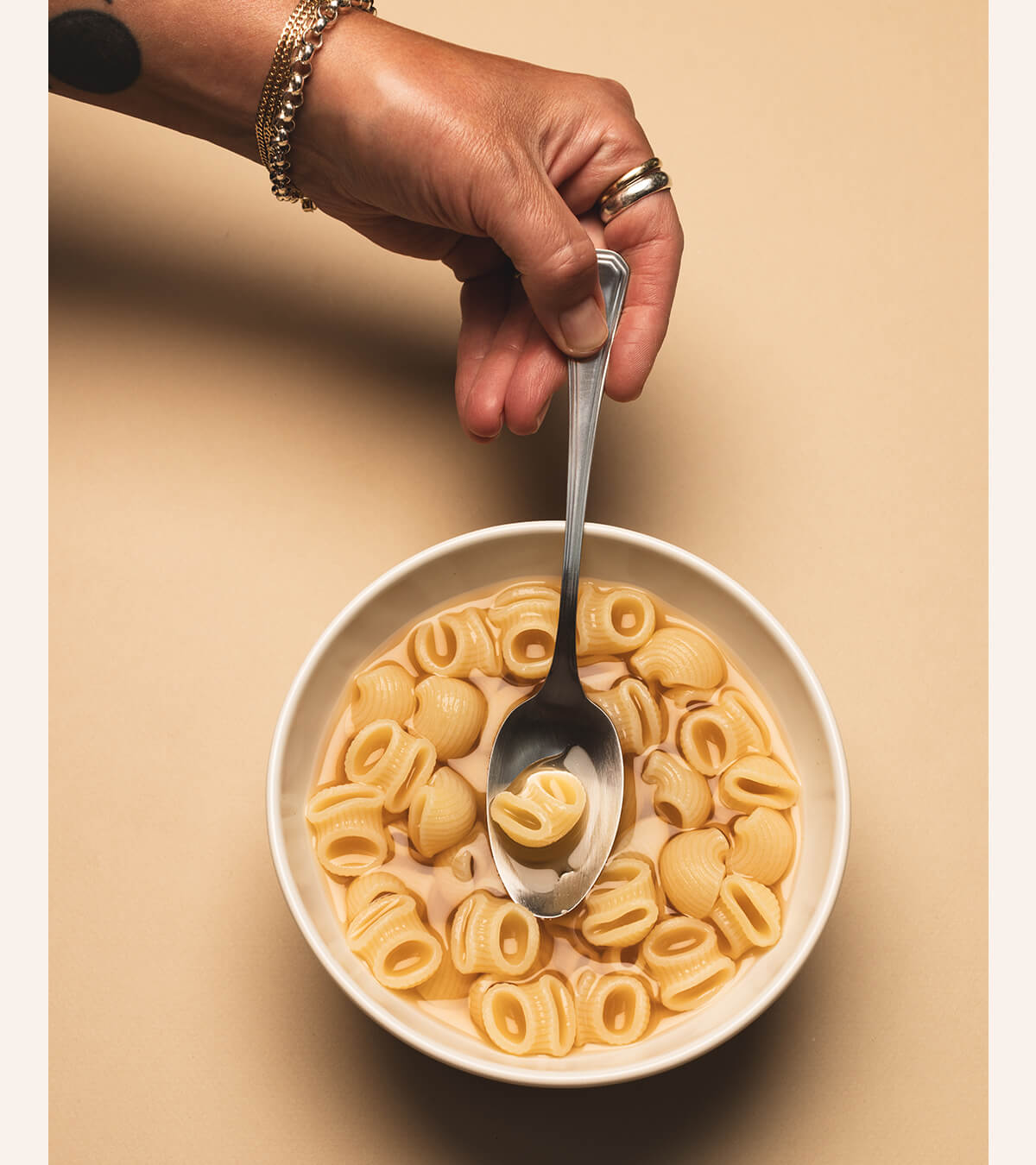 Flatware that brings the glitz. Flatware that brings the glitz.