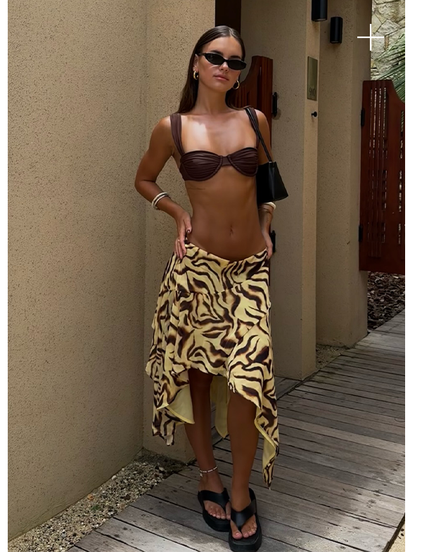 @chelseawillsonn in Kia Low Rise Asymmetrical Midi Skirt - Laguna Print