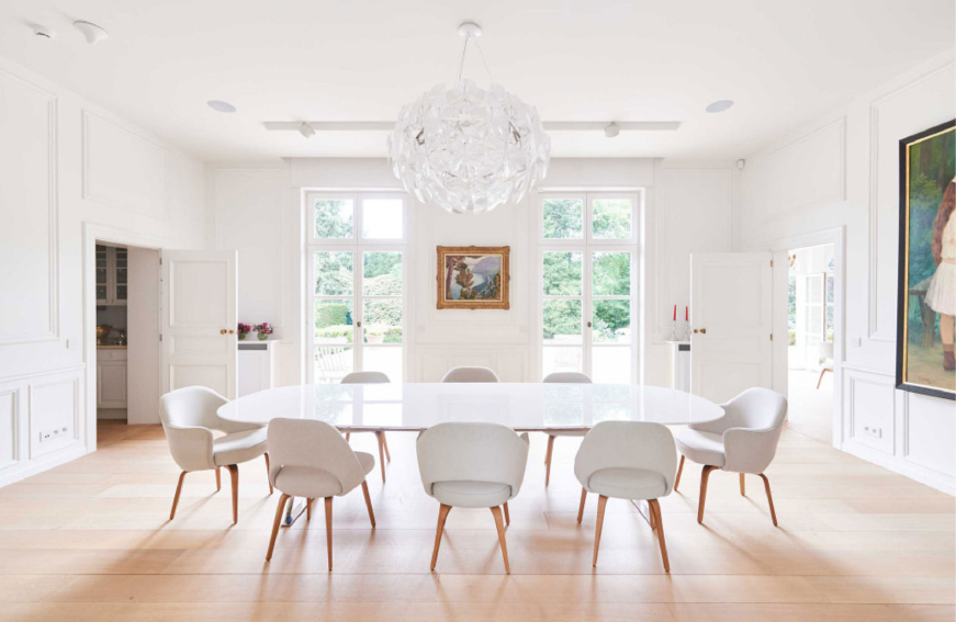 Image of spacious and airy meetingroom