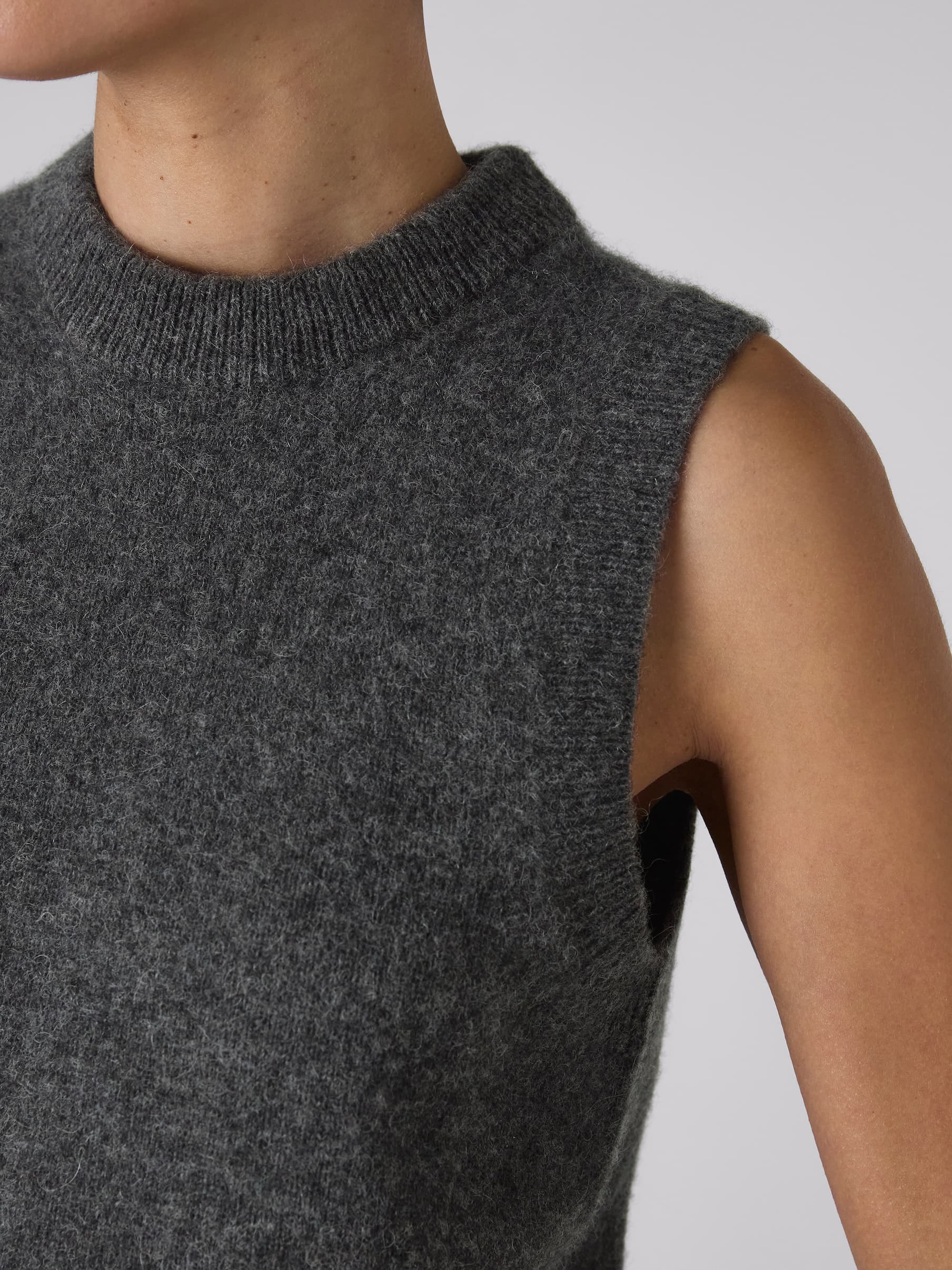 Skye Vest: Yak Wool, Dark Grey Melange
