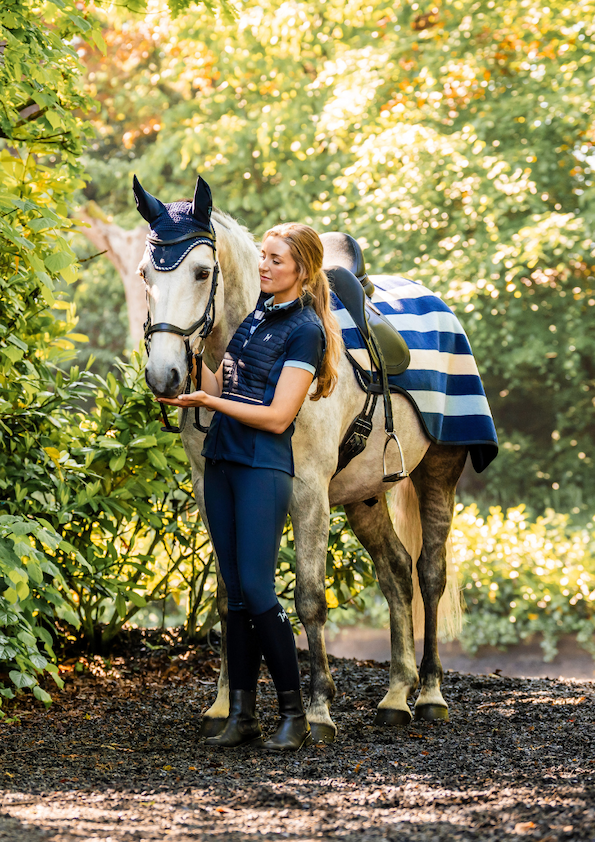 Adamsbro Throw New Zeeland Wool Horse Shoe Powder Pink