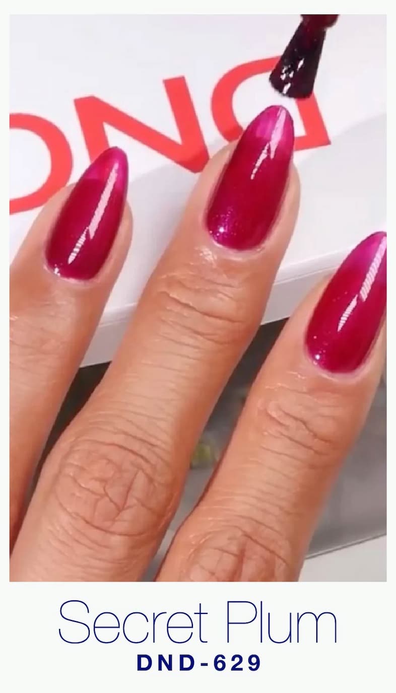 DND 629 Secret Plum gel polish