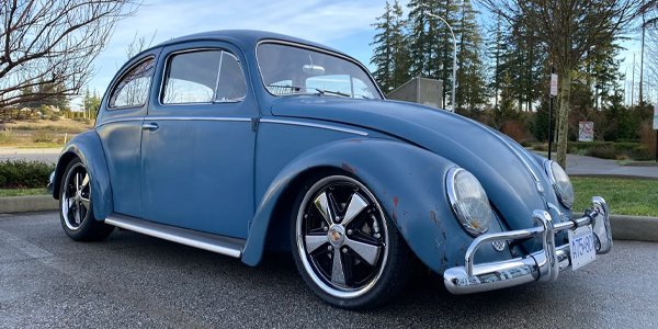 an image of a black and yellow sign with a black background