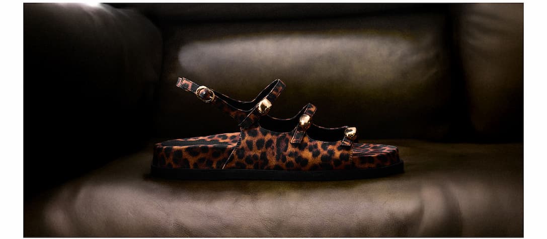 FLAT SANDALS
