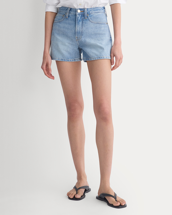 Image | Model | Classic Jean Short | Light Indigo
