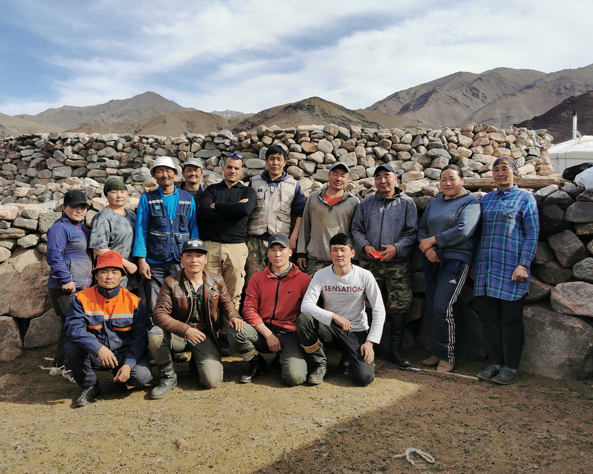 Image | Group portrait of farmworkers