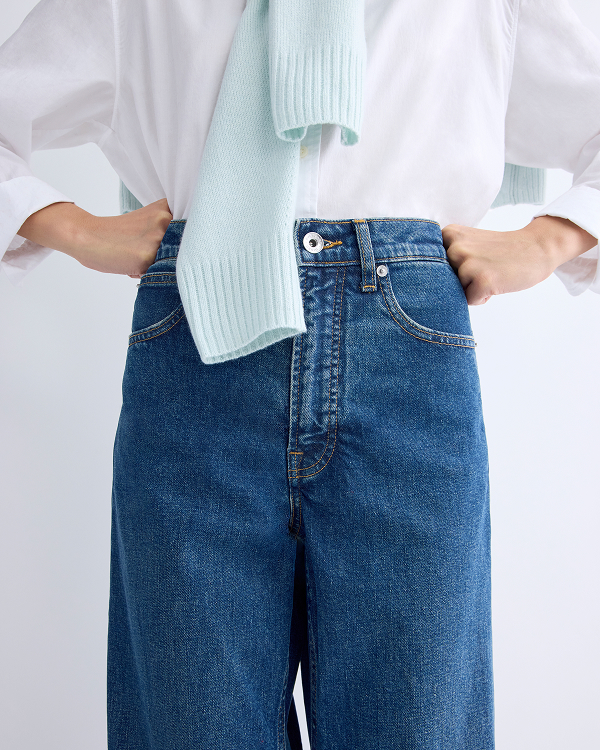 Image | Model in The Way-High® Jean 2.0 | Dark Indigo