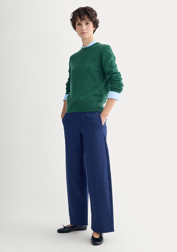 Image | Model in Seamed Balloon Pant | Navy
